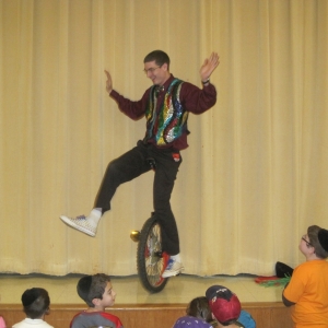 Entertainment-by-world-record-Juggler-David-Slick